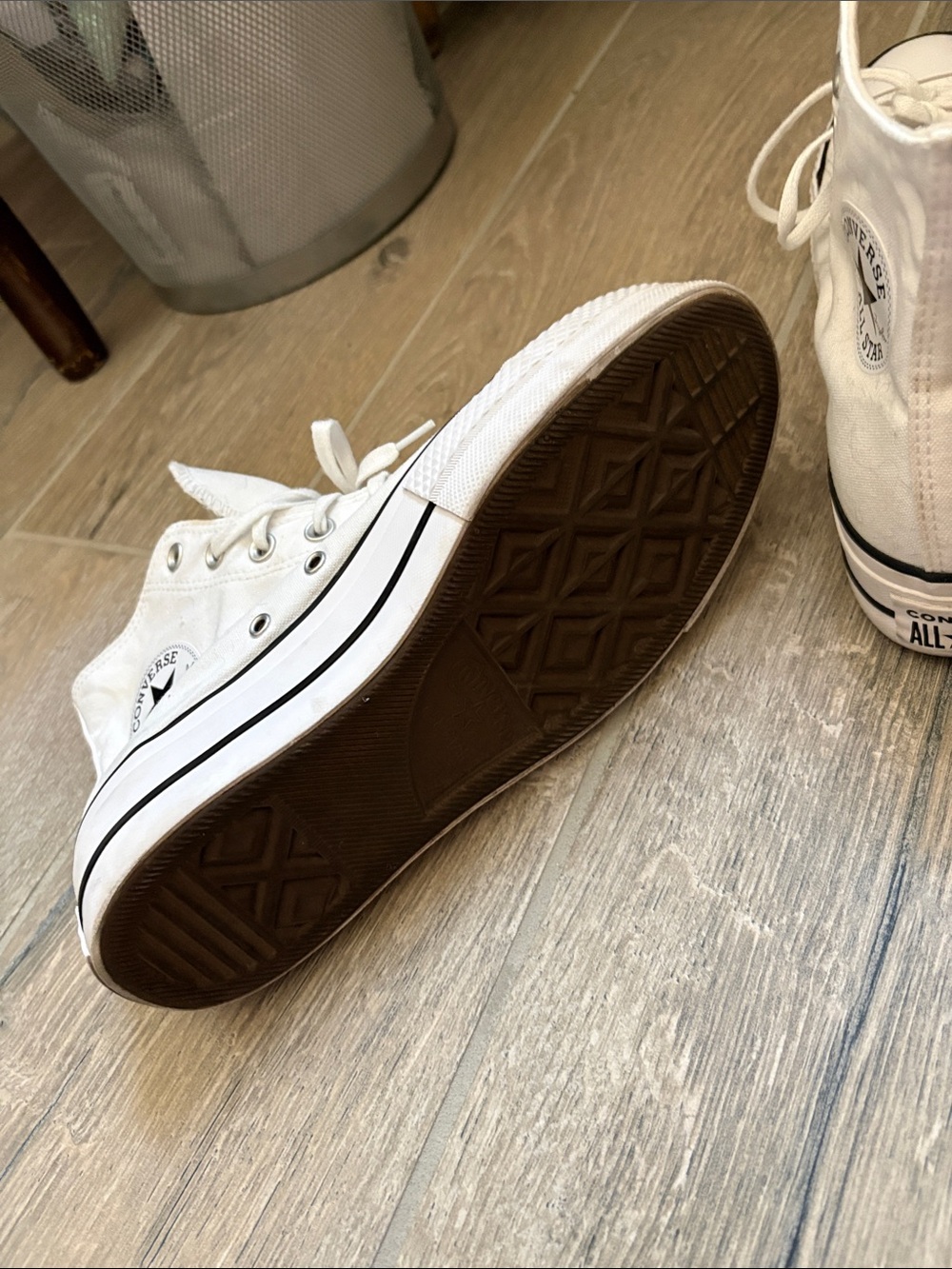 Converse white Platform High tops. Size 9 - Picture 9 of 9